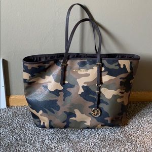 COPY - Camo Michael Kors tote